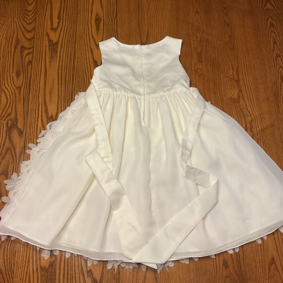 Cream colored flower dress - Picture 3 of 3